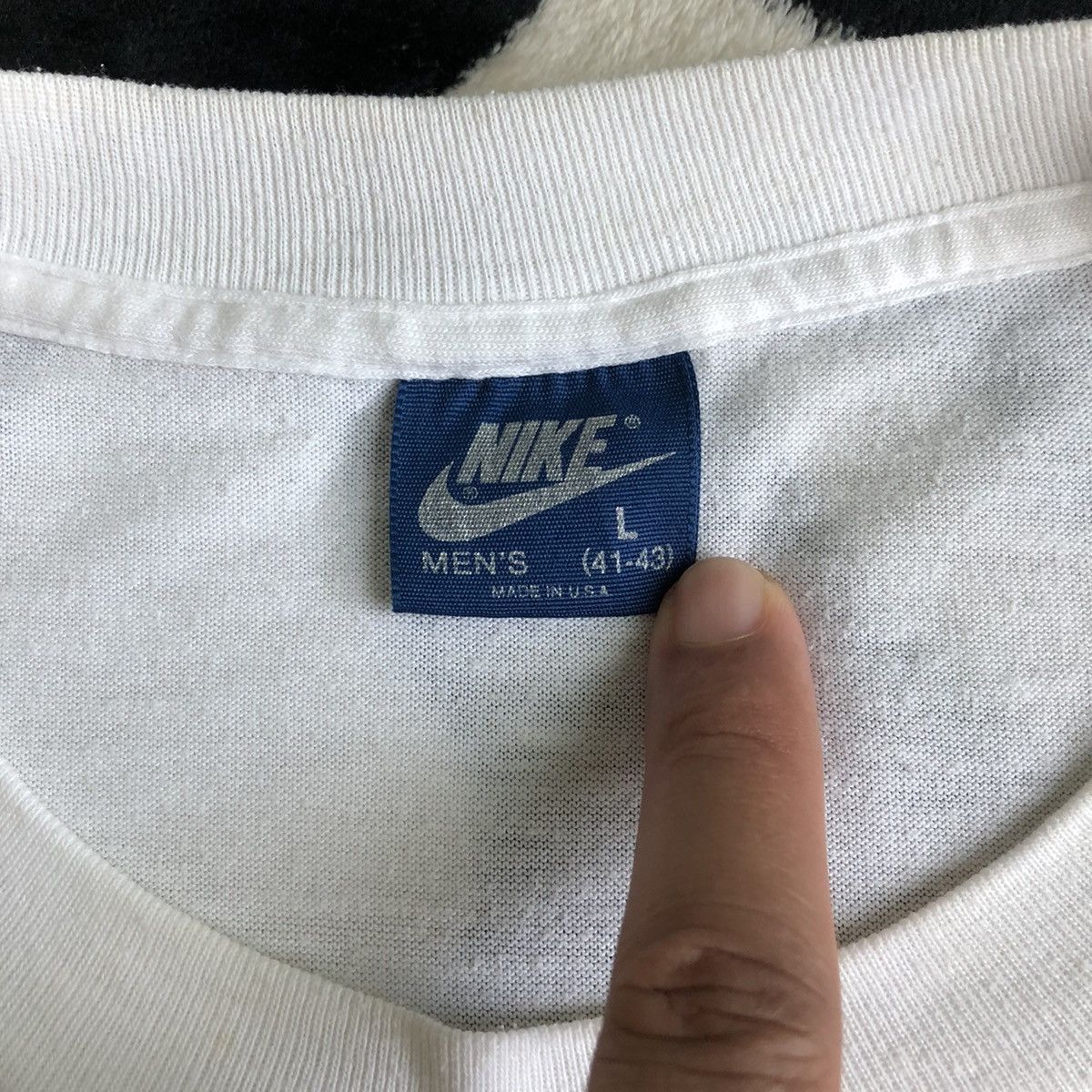 Nike Vintage 80s Promotional Nike Employee Blue Tag tshirt Size US L / EU 52-54 / 3 - 3 Thumbnail