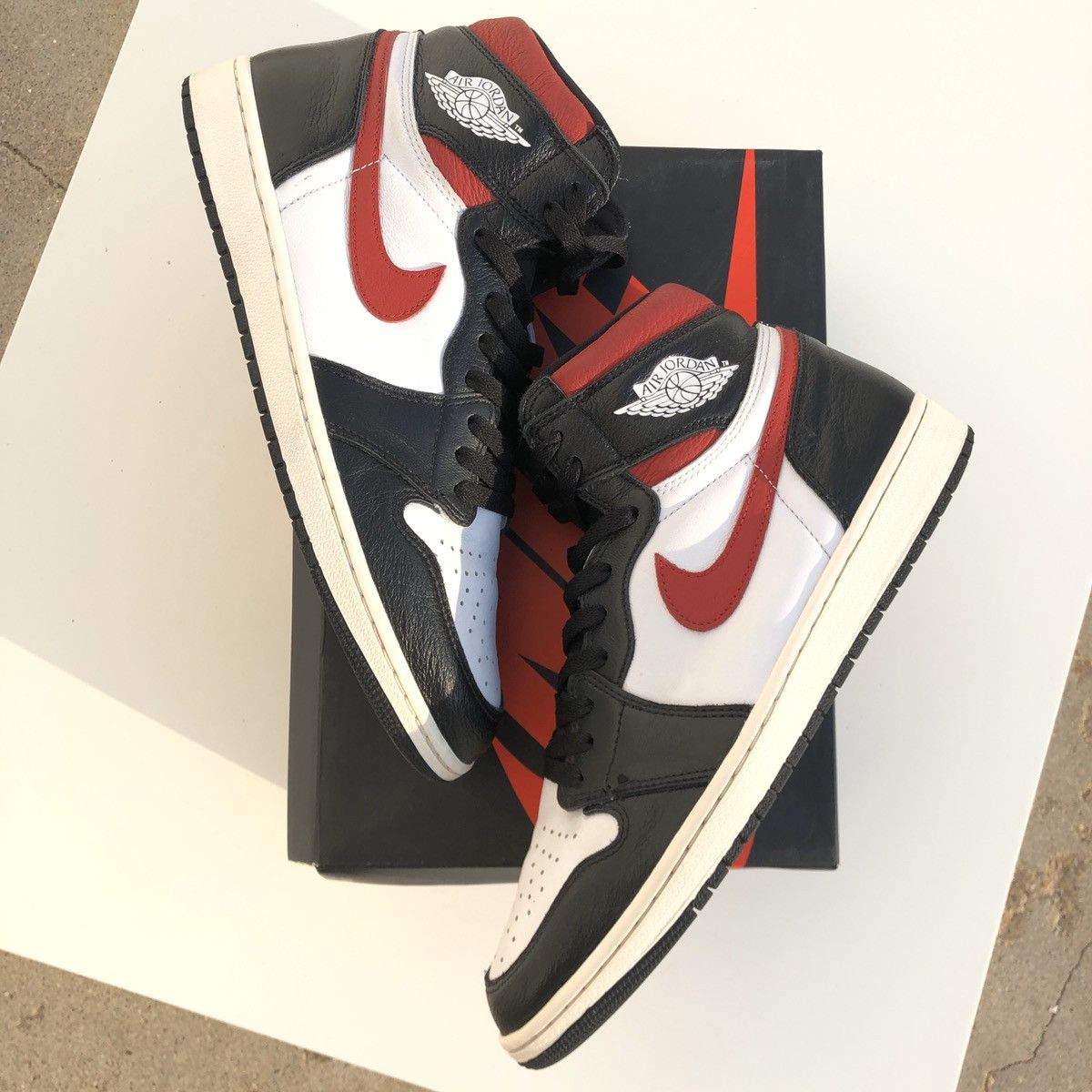 Jordan Brand Air Jordan 1 Retro High OG Gym Red 2019 Size US 11 / EU 44 - 4 Thumbnail
