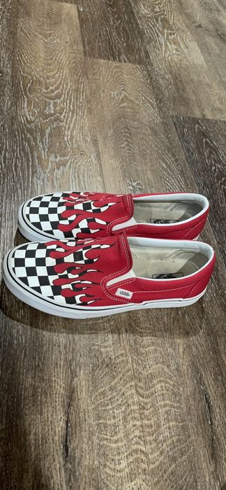 Vans slip outlet on red drip