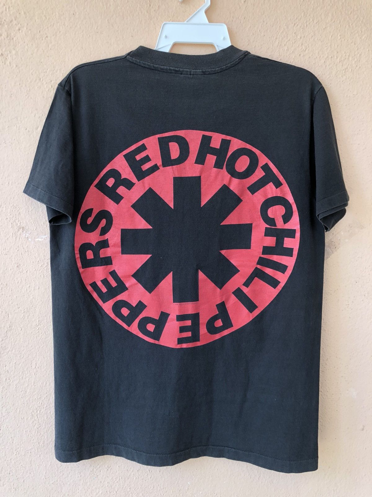 Band Tees × Vintage Vintage 90s Red Hot Chili Peppers Band Promo Tee Size US M / EU 48-50 / 2 - 9 Thumbnail