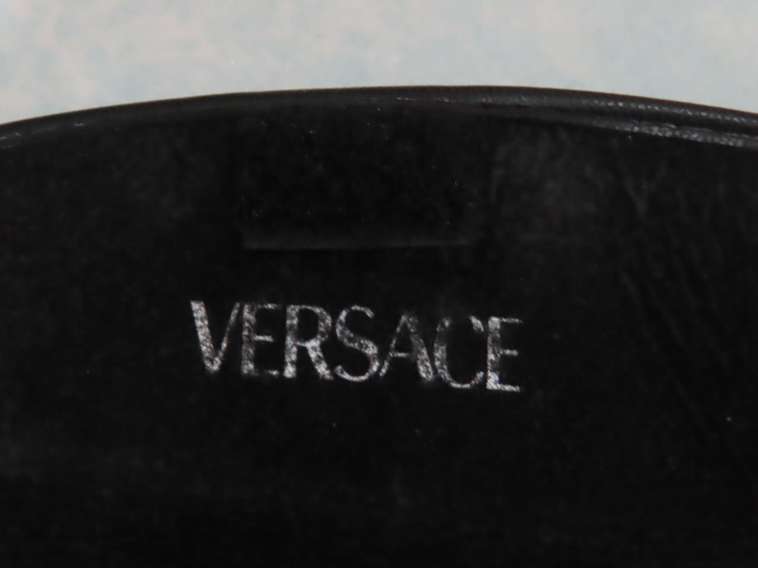 Versace VINTAGE VERSACE LEATHER SUNGLASSES CASING Size ONE SIZE - 7 Thumbnail