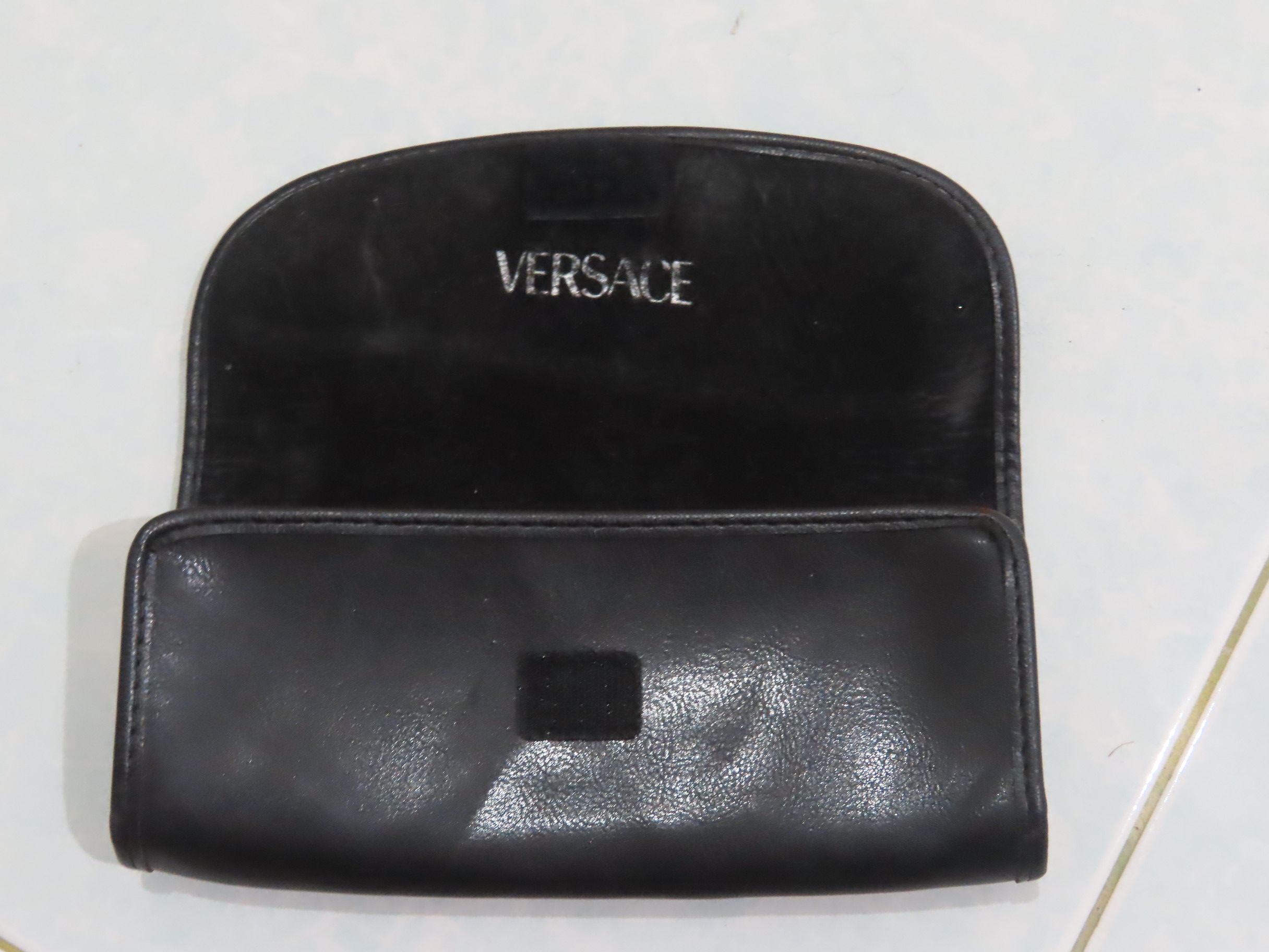 Versace VINTAGE VERSACE LEATHER SUNGLASSES CASING Size ONE SIZE - 6 Thumbnail