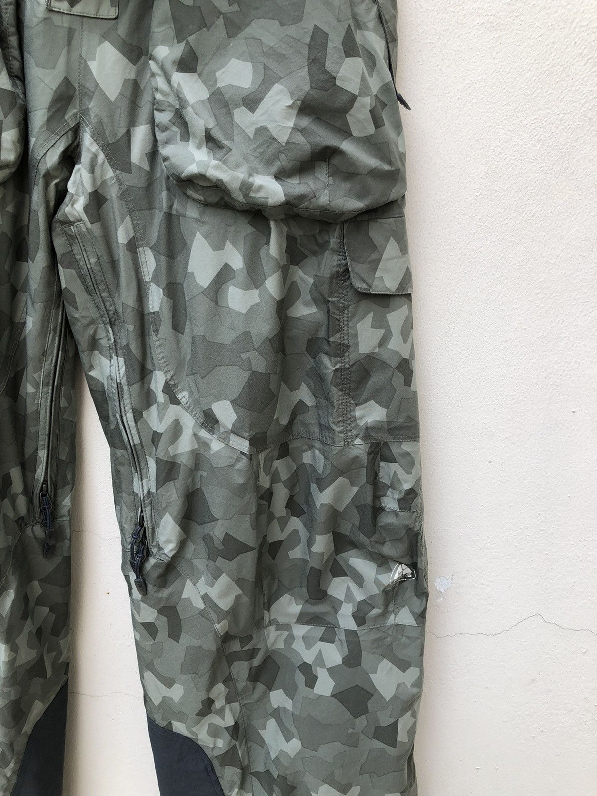 Nike ACG Nike Acg Storm Fit Camo Cargo Ski Trouser Pant Size US 34 / EU 50 - 8 Thumbnail