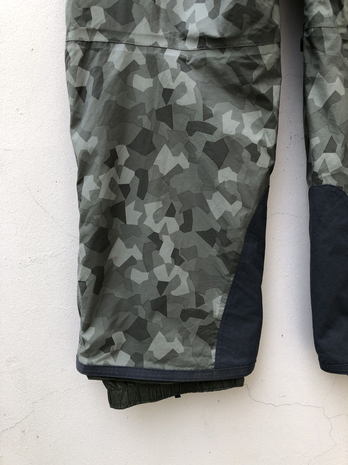 Nike ACG Nike Acg Storm Fit Camo Cargo Ski Trouser Pant Size US 34 / EU 50 - 15 Thumbnail