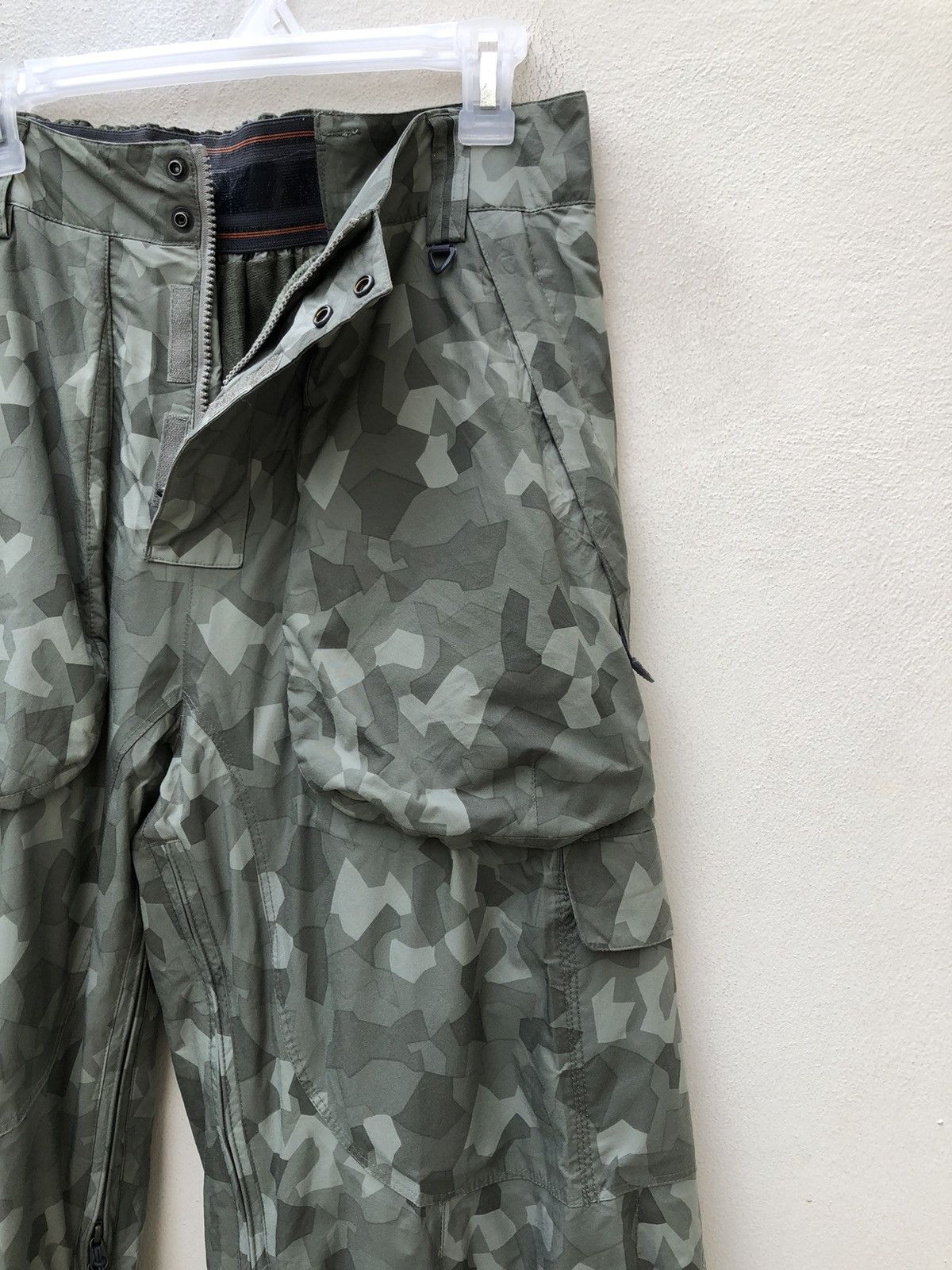 Nike ACG Nike Acg Storm Fit Camo Cargo Ski Trouser Pant Size US 34 / EU 50 - 7 Thumbnail