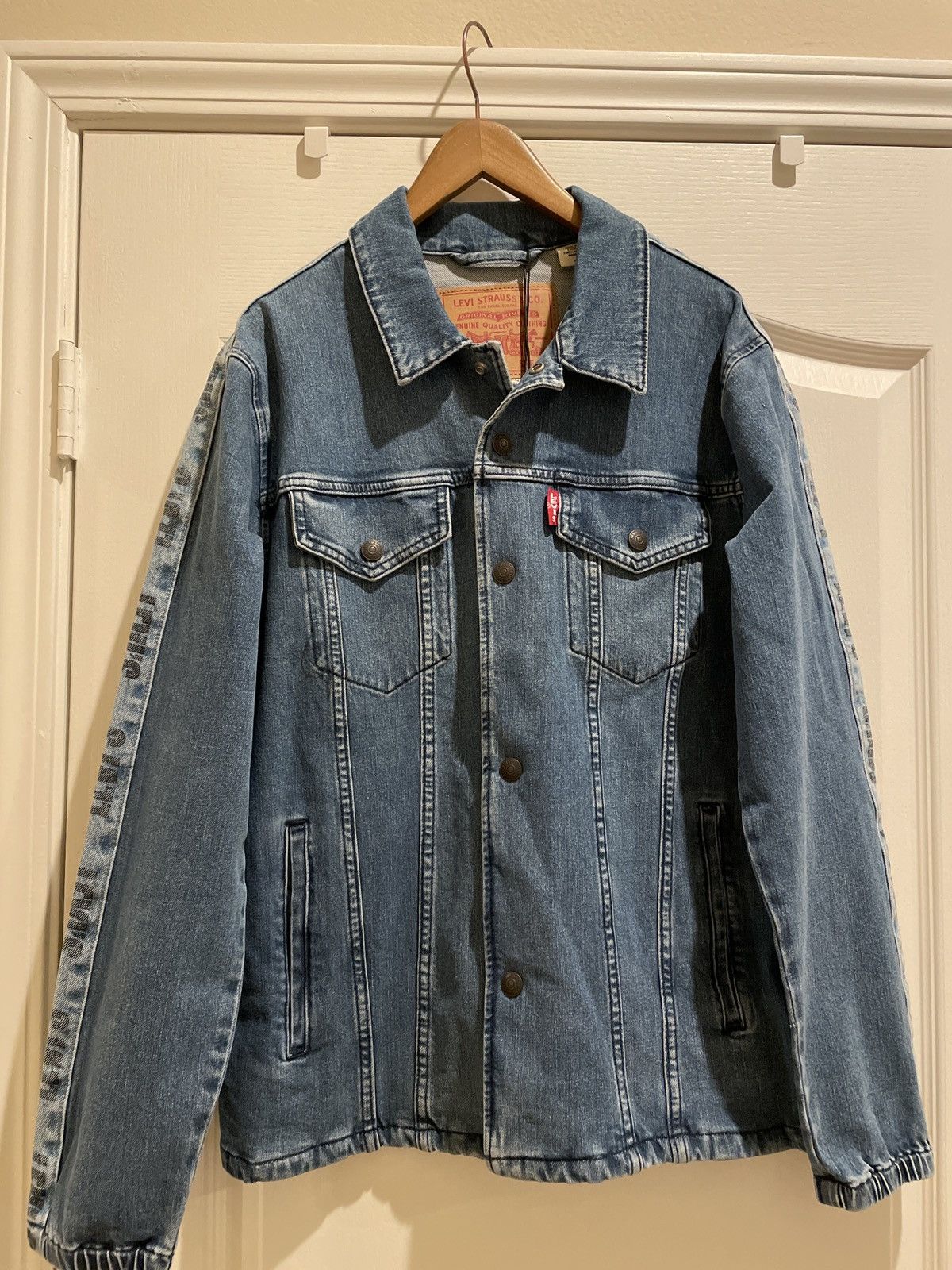 LEVI’S Denim Button Jacket W/ TAG MSRP $118