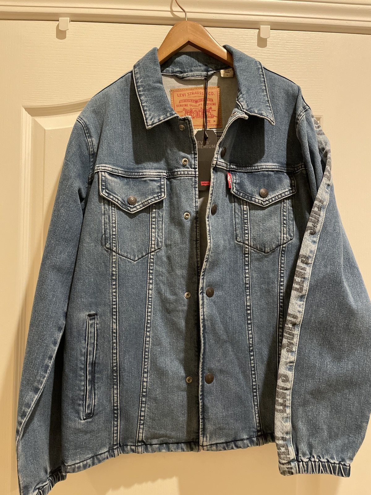 Levi's LEVI’S Denim Button Jacket W/ TAG MSRP $118 Size US M / EU 48-50 / 2 - 3 Thumbnail