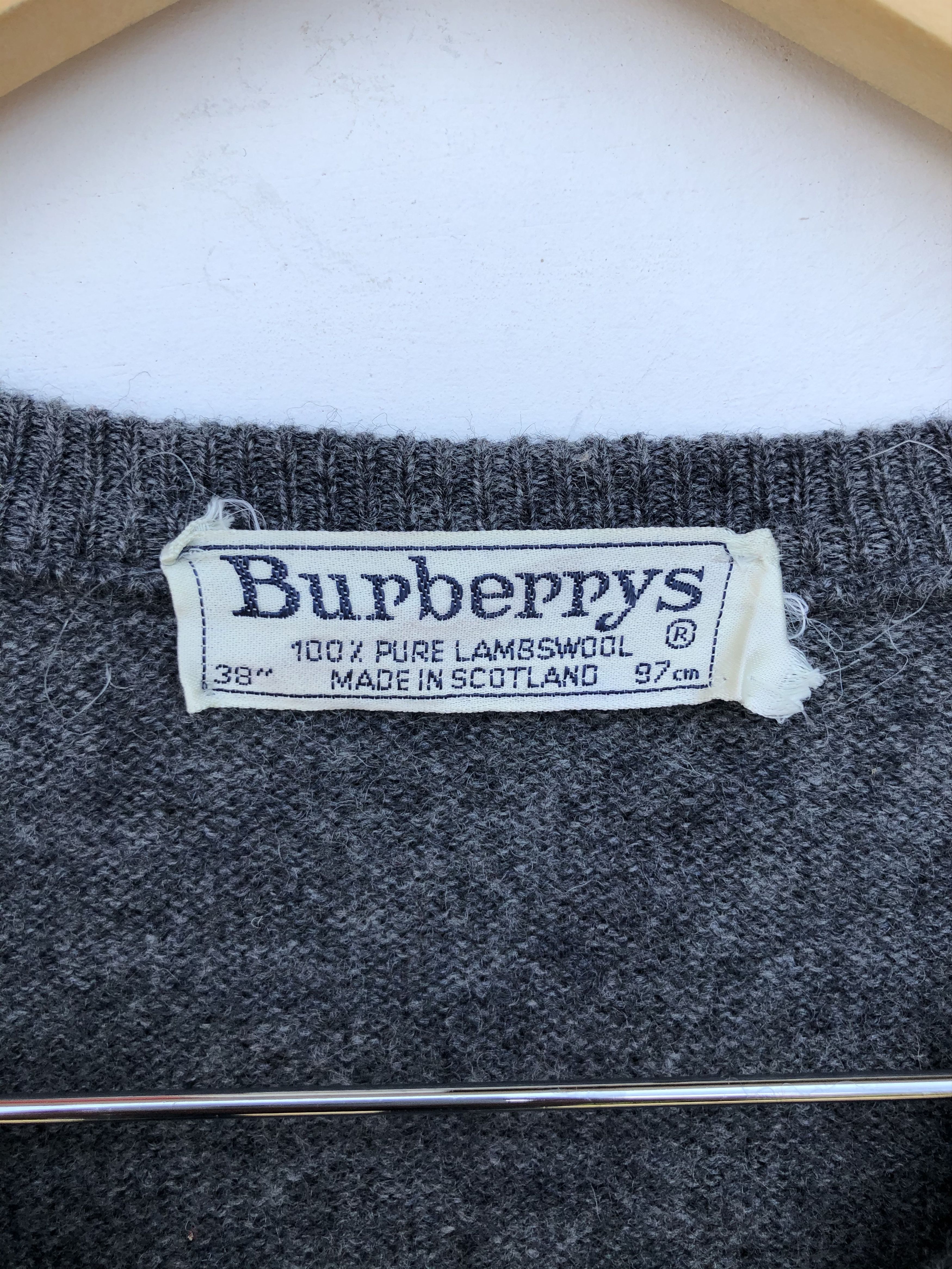 Burberry VINTAGE MADE IN SCOTLAND LAMBS WOOL PULLOVER Size US M / EU 48-50 / 2 - 3 Thumbnail