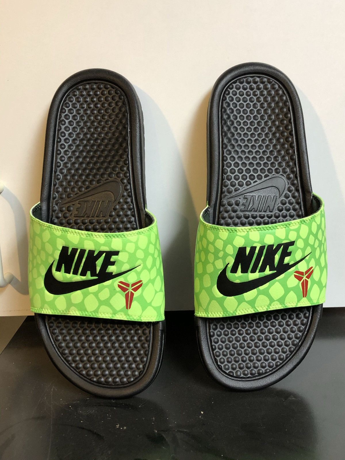 Nike Custom Nike Slides “Kobe Grinch” Size US 9 / EU 42 - 2 Preview