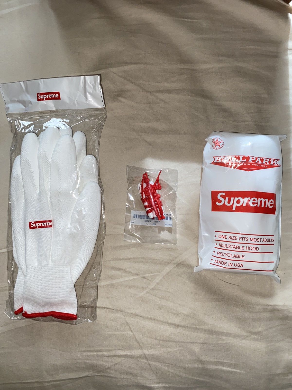 Supreme free sale gift fw20