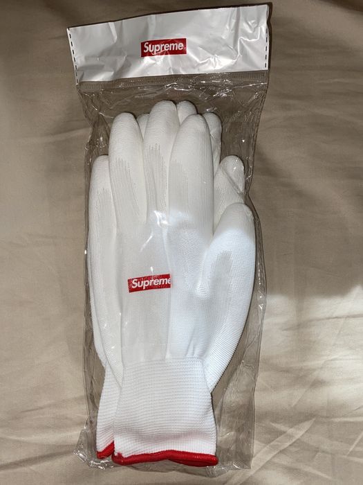 Supreme free 2024 gift fw20