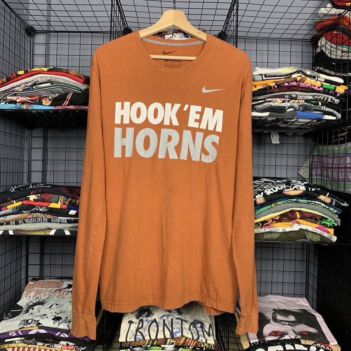 nike hook em horn