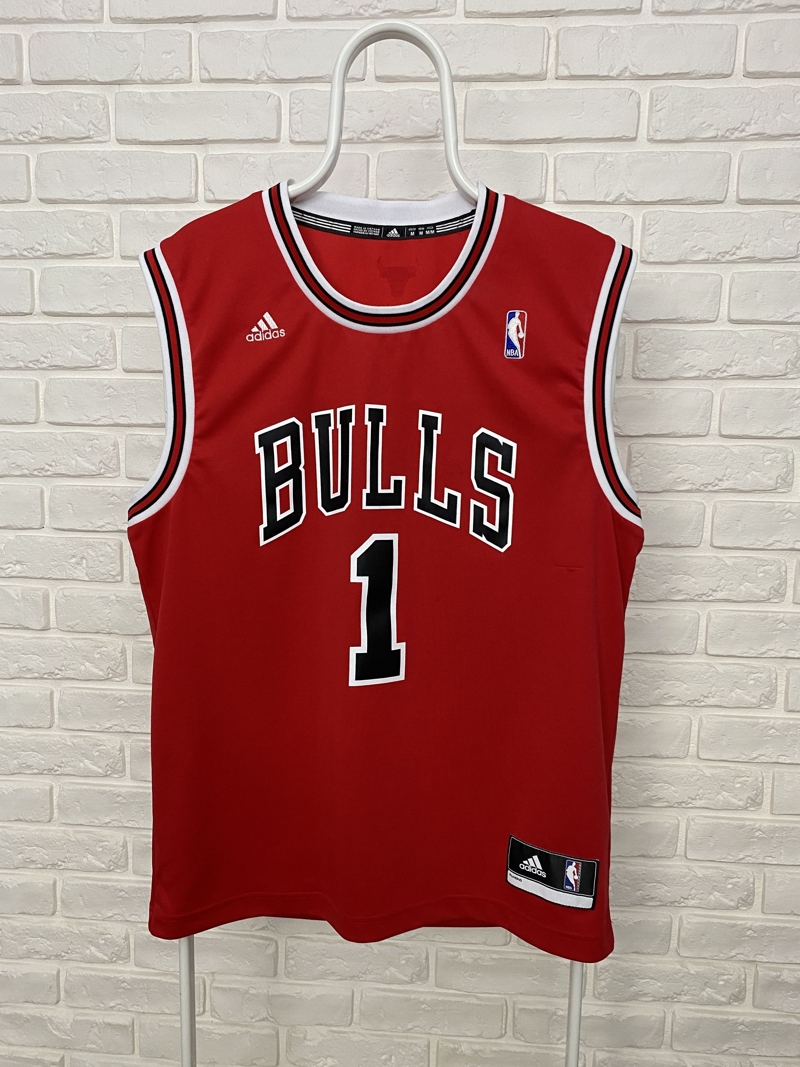 NBA Derrick Rose, Chicago Bulls Jersey. White #1.Sz M + 2 inches (s)