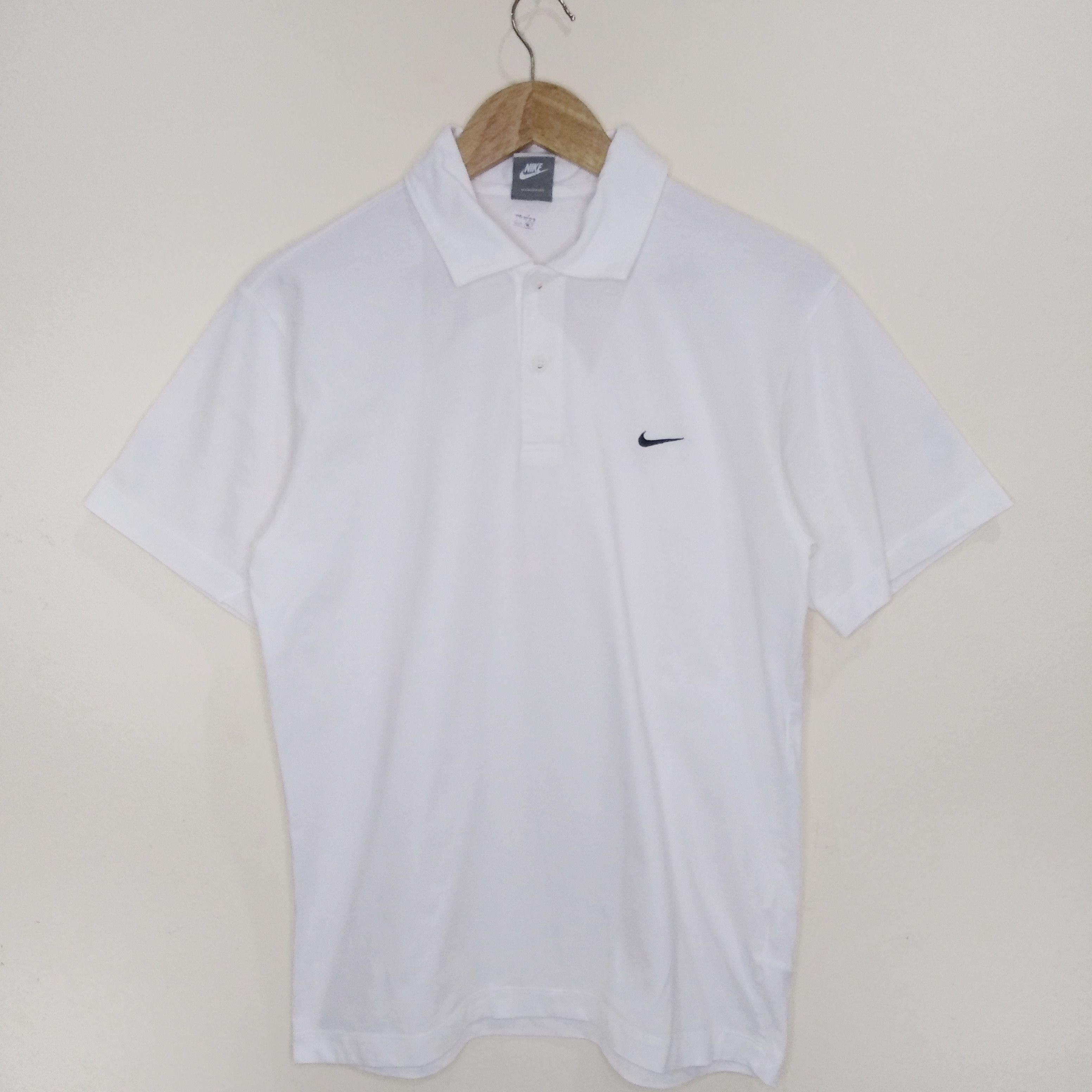 90's NIKE Small Swoosh Tshirt