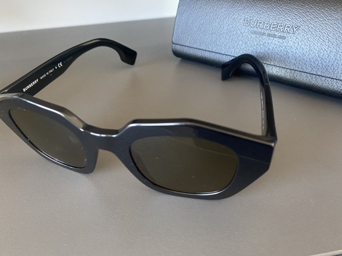 Burberry Burberry Black Round Sunglasses (BE4288) Size ONE SIZE - 4 Thumbnail