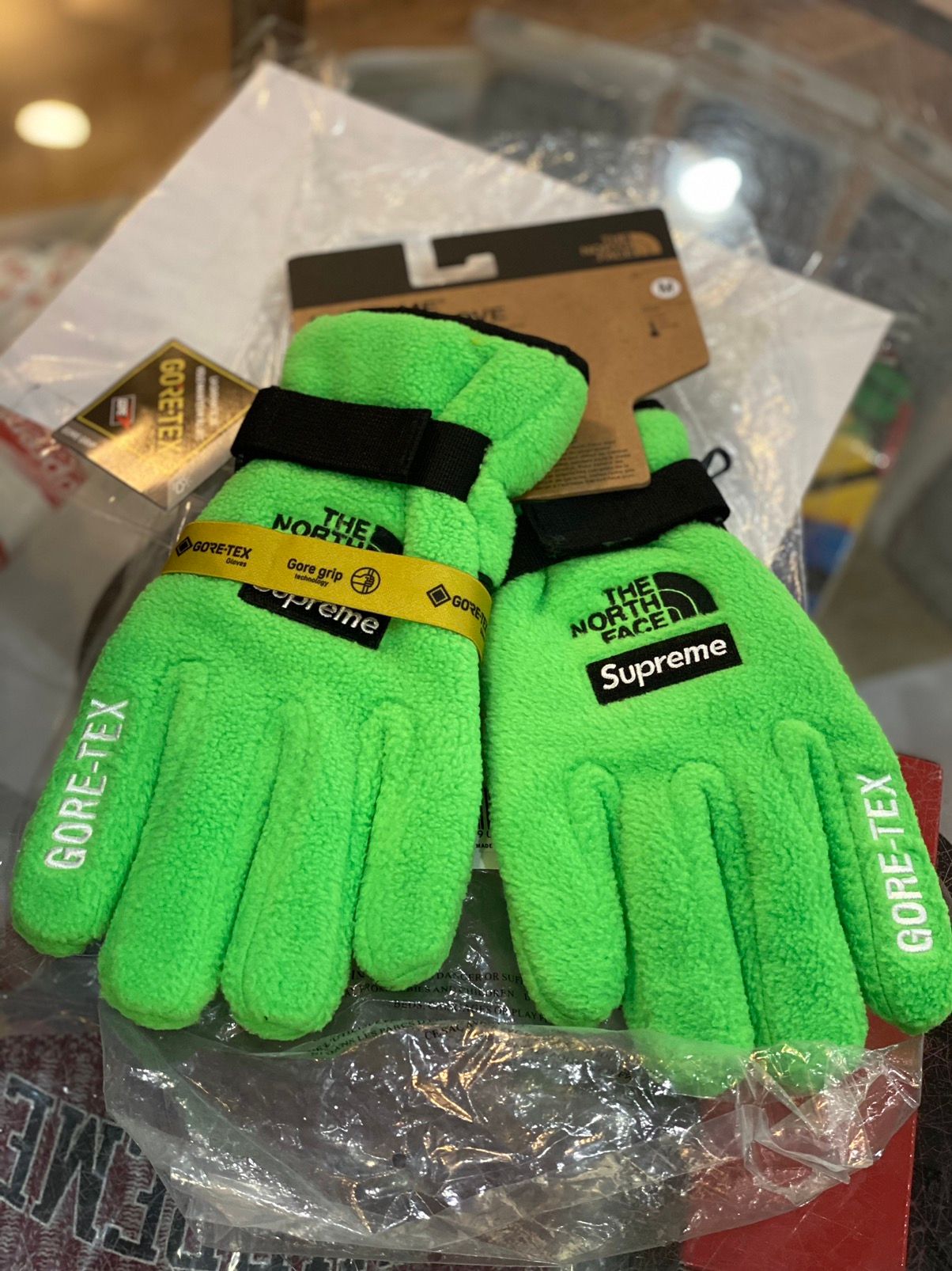 Supreme Brand new Bright Green Supreme North Face RTG Fleece Glove