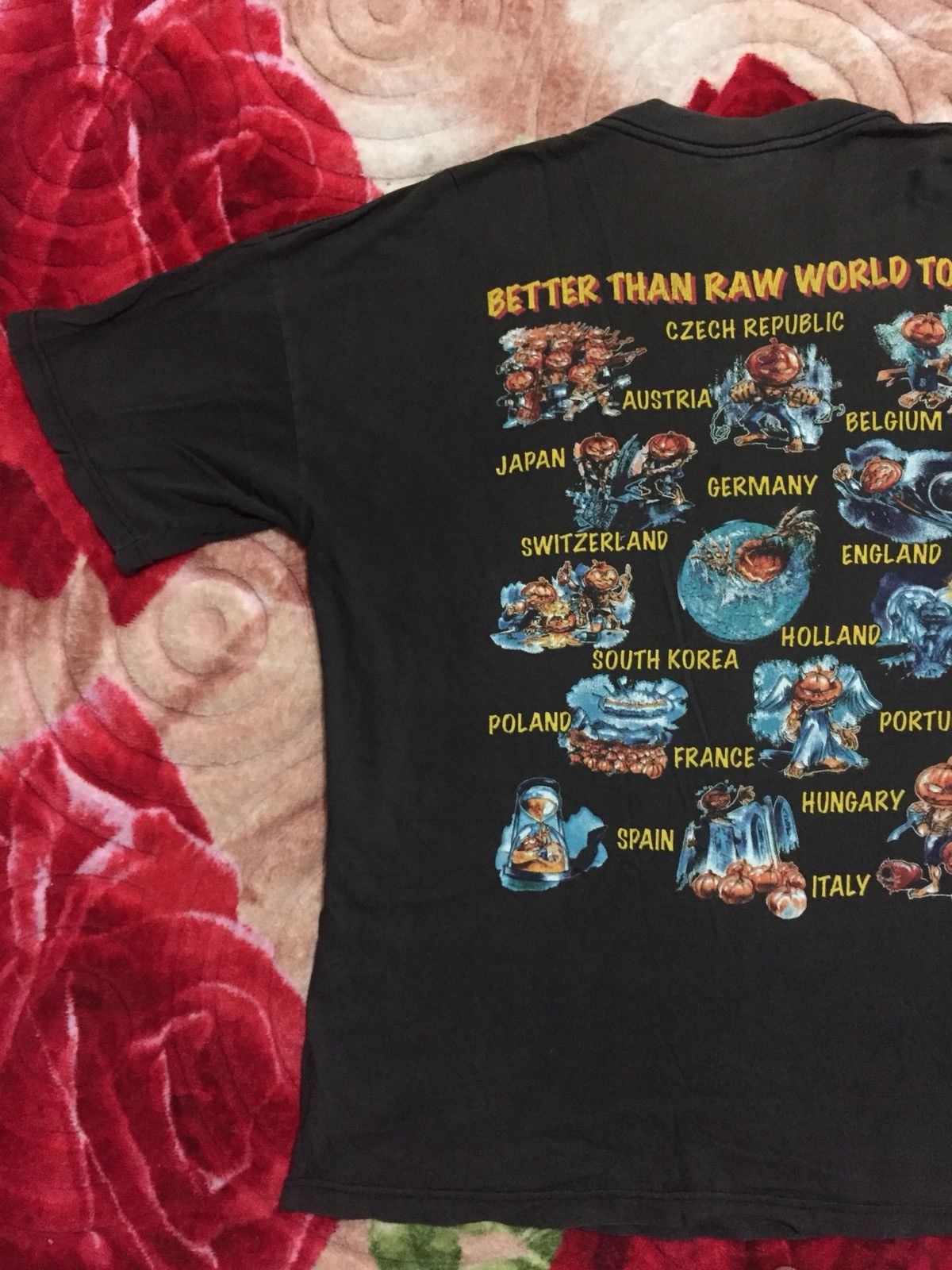 Band Tees × Vintage Vintage Helloween Band Shirt Better Than Raw World Tour Tee Size US L / EU 52-54 / 3 - 9 Thumbnail