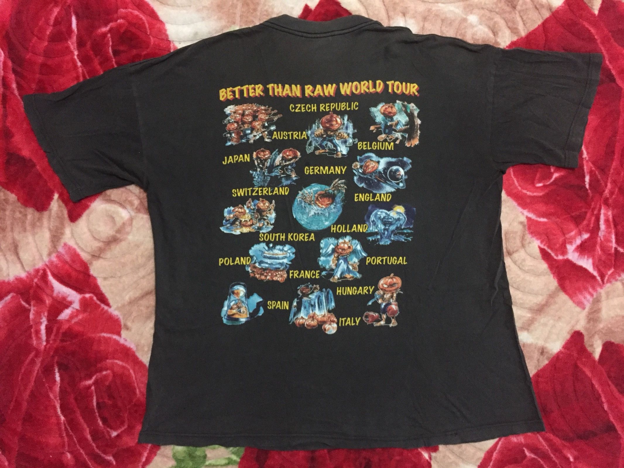Band Tees × Vintage Vintage Helloween Band Shirt Better Than Raw World Tour Tee Size US L / EU 52-54 / 3 - 7 Thumbnail