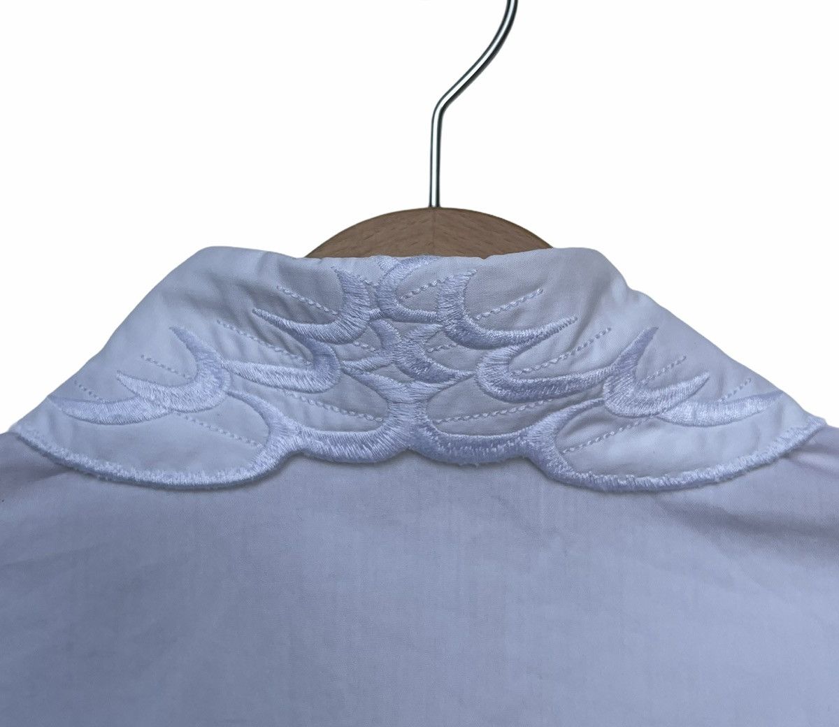 Valentino ❗️FINAL❗️Valentino White Poplin Embroidery Bird Head Button Up Size US S / EU 44-46 / 1 - 5 Thumbnail