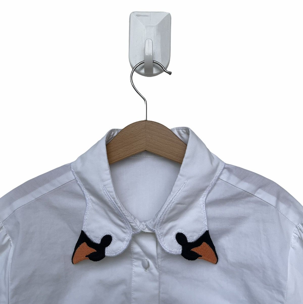 Valentino ❗️FINAL❗️Valentino White Poplin Embroidery Bird Head Button Up Size US S / EU 44-46 / 1 - 3 Thumbnail