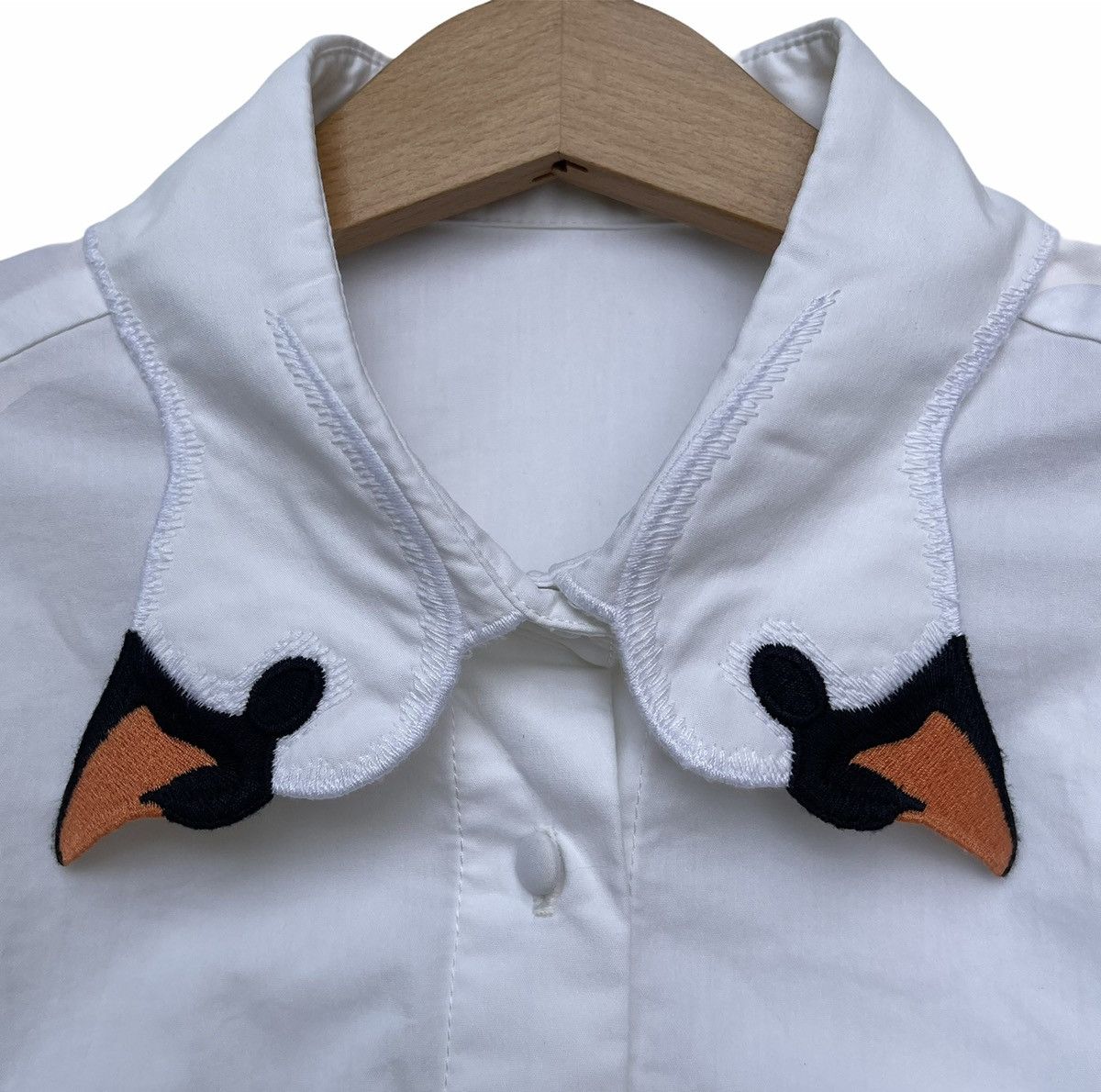 Valentino ❗️FINAL❗️Valentino White Poplin Embroidery Bird Head Button Up Size US S / EU 44-46 / 1 - 4 Thumbnail