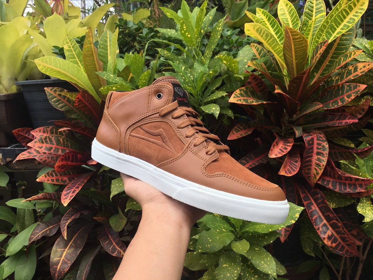 Lakai diamond online