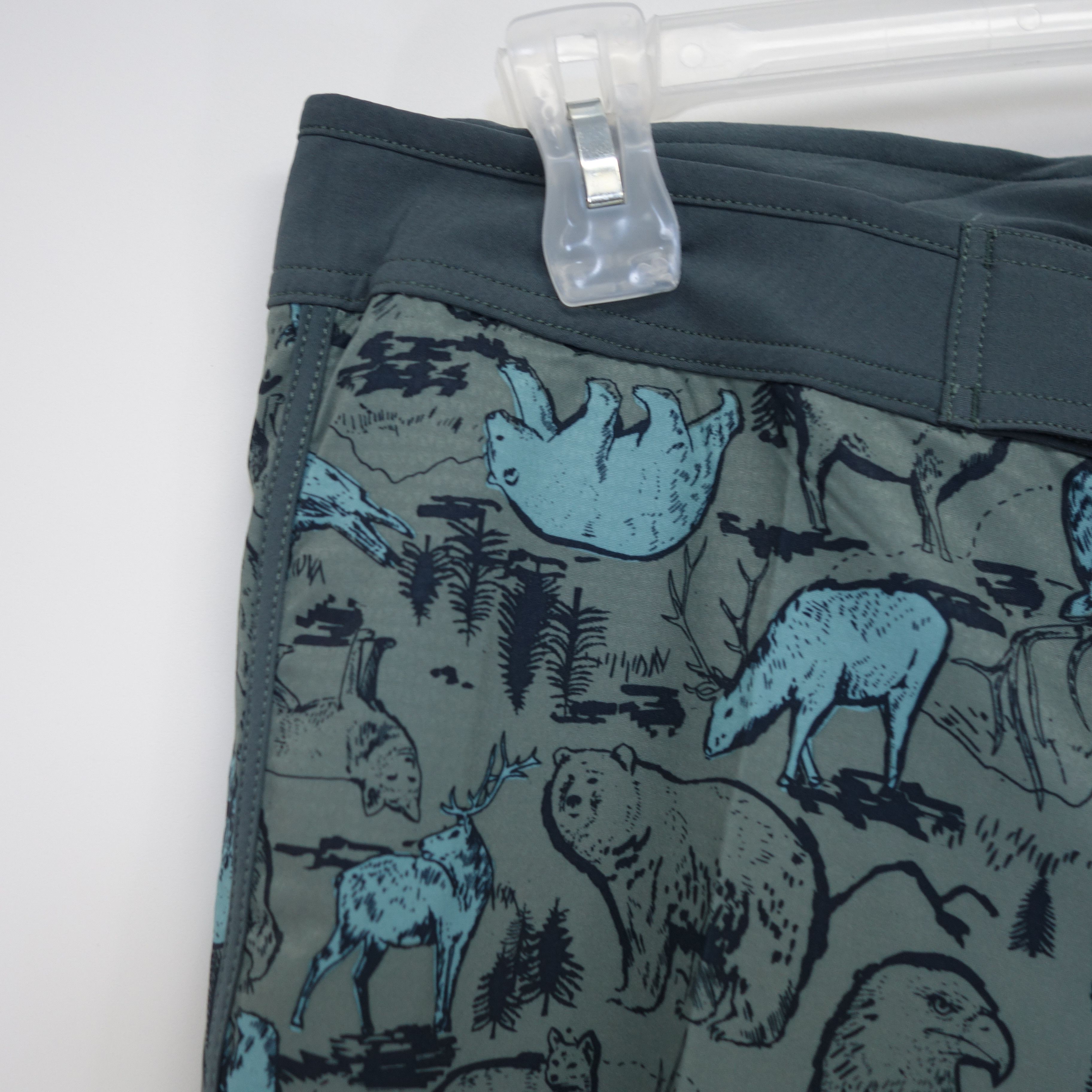 The North Face Green Animals Hiking Outdoors Print Boardshorts Shorts 36 Size US 36 / EU 52 - 5 Thumbnail