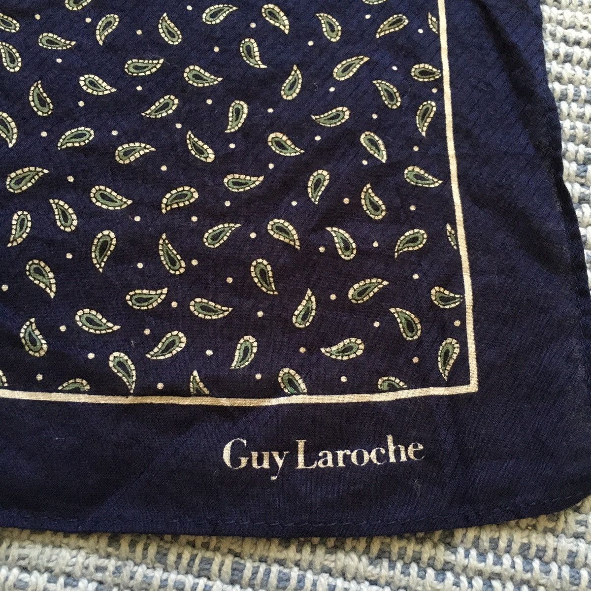 Guy Laroche vintage guy laroche handkerchief Size ONE SIZE - 2 Thumbnail