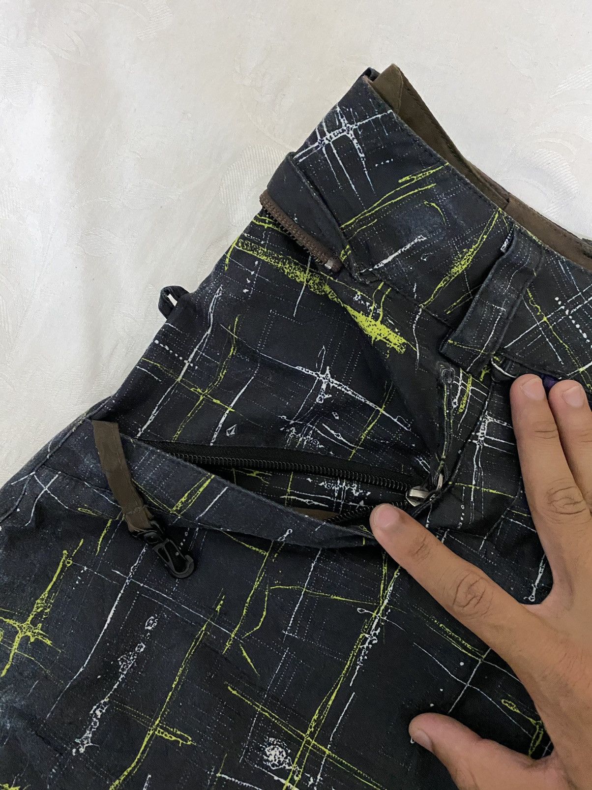 Japanese Brand RARE Vintage Ski Wear Volcom Paint Splash Colour Block Pants Size US 35 - 13 Thumbnail