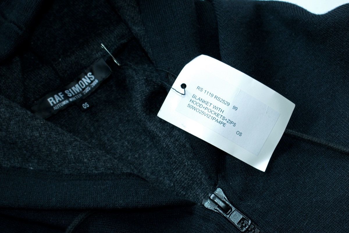 Raf Simons Raf Simons AW2005-2006 “History of My World” Blanket w/ Hood Size US XL / EU 56 / 4 - 4 Thumbnail