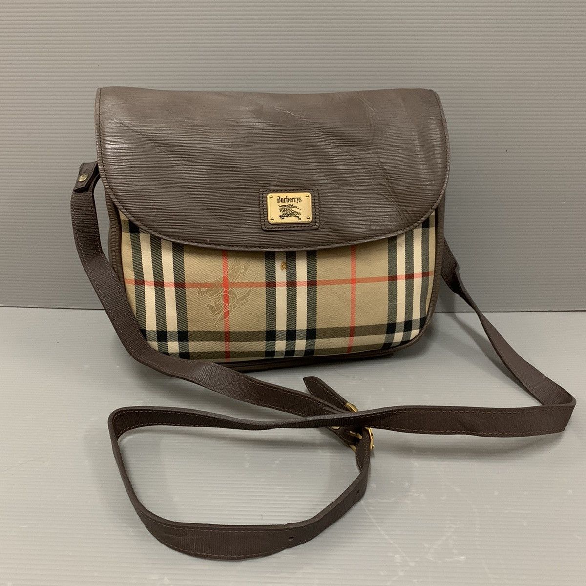 Burberrys Novacheck Slingbag