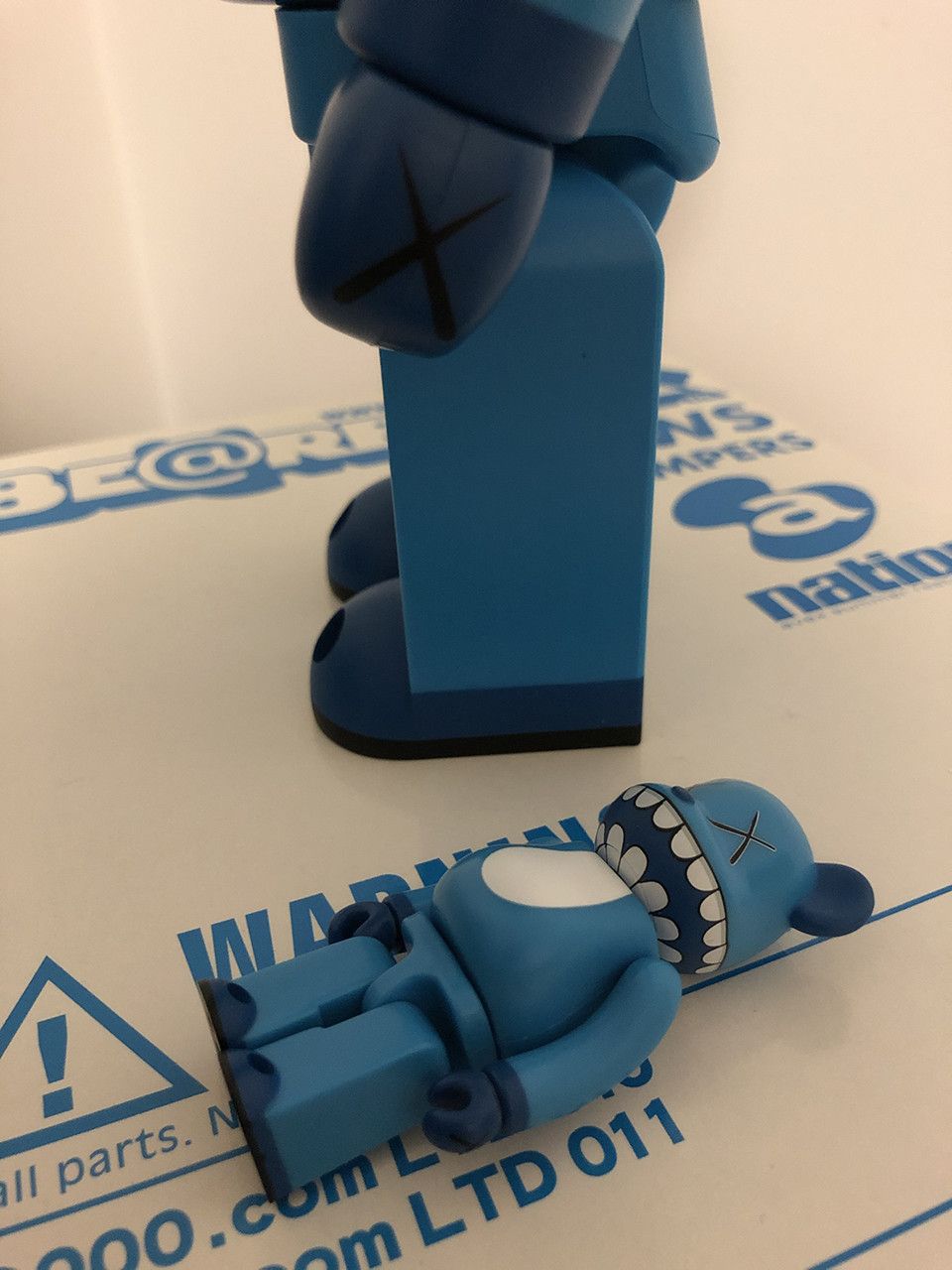 Kaws × Medicom Toy Kaws × Medicom Toy Chomper Bearbrick 400% and 100% Size ONE SIZE - 7 Thumbnail