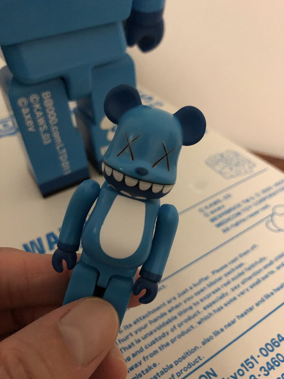 Kaws × Medicom Toy Kaws × Medicom Toy Chomper Bearbrick 400% and 100% Size ONE SIZE - 8 Thumbnail