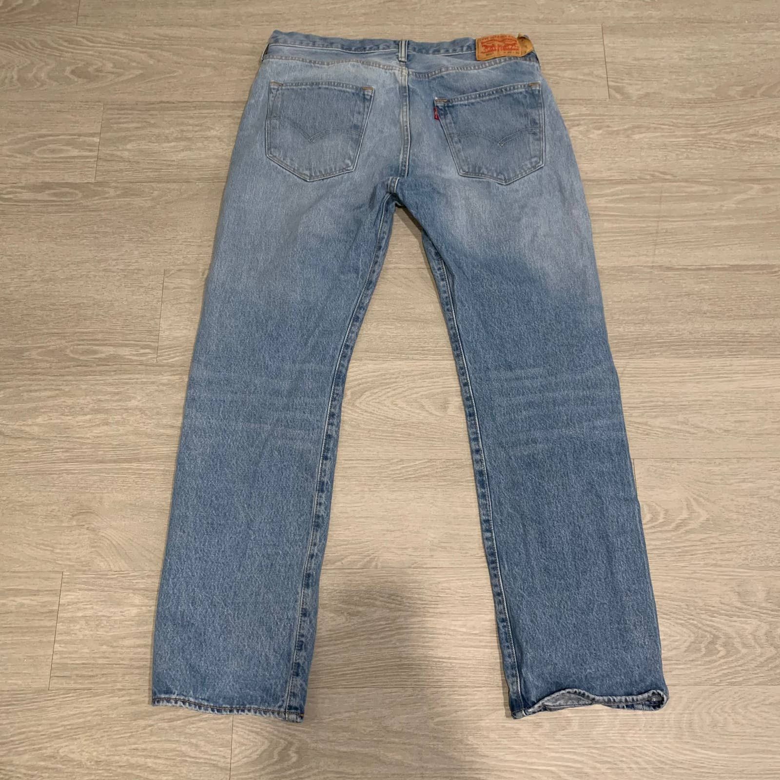 Levi's Levis 501 Lightwash Denim Jeans 5 Button Fly Fits 34x31 Size US 34 / EU 50 - 7 Thumbnail