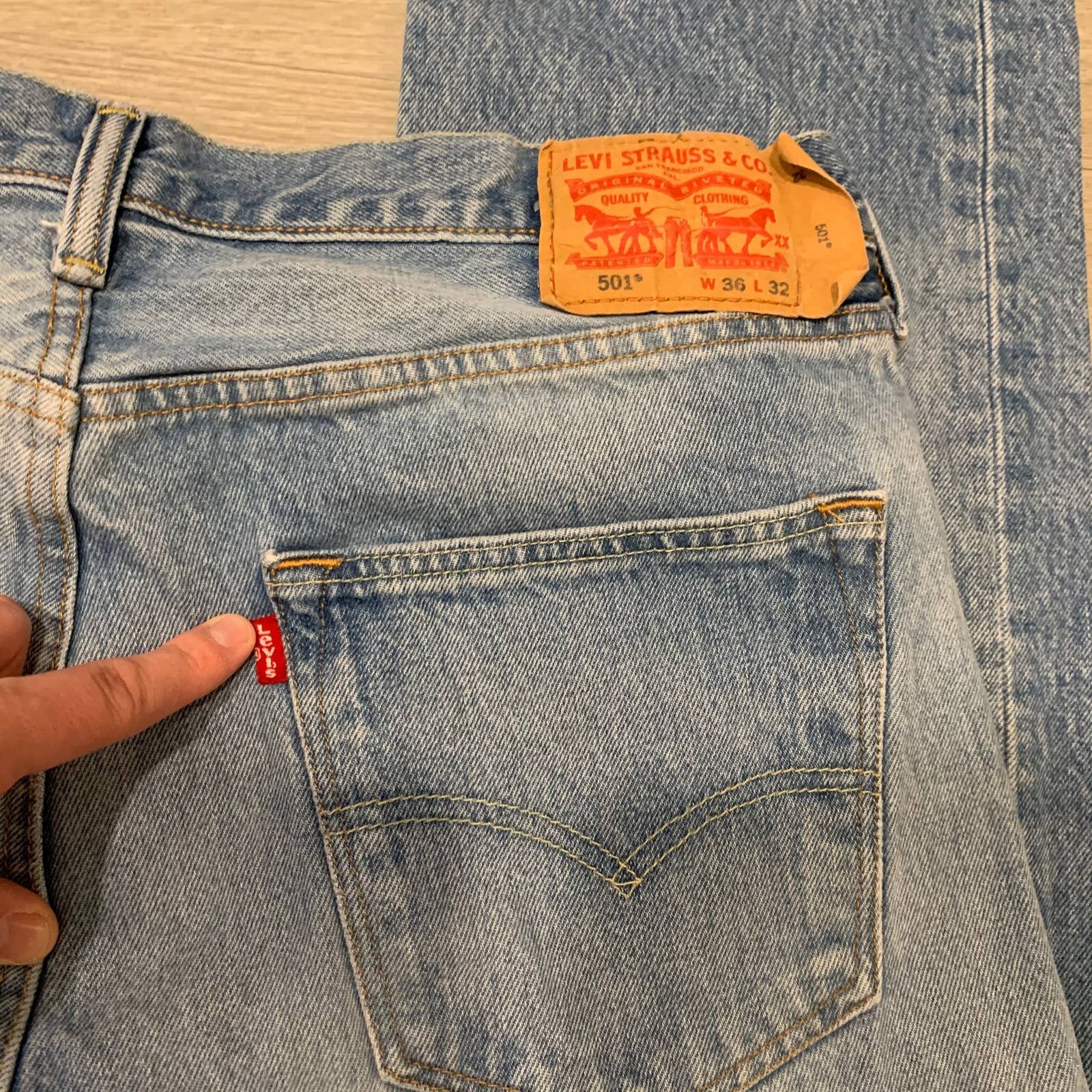 Levi's Levis 501 Lightwash Denim Jeans 5 Button Fly Fits 34x31 Size US 34 / EU 50 - 3 Thumbnail