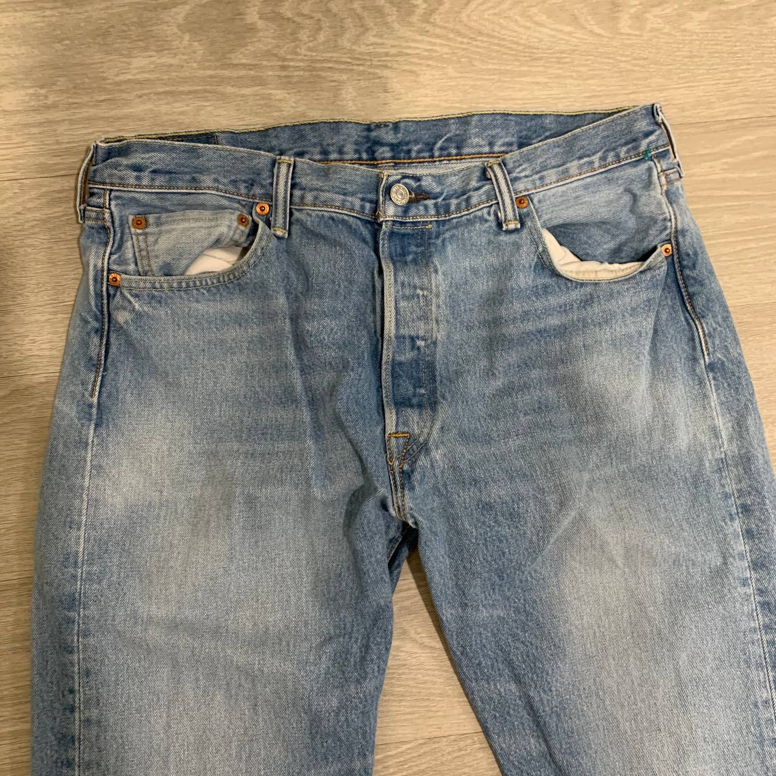 Levi's Levis 501 Lightwash Denim Jeans 5 Button Fly Fits 34x31 Size US 34 / EU 50 - 5 Thumbnail