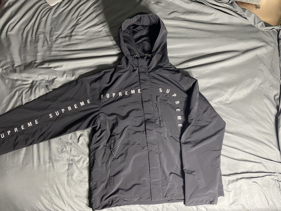 Curve logos ripstop store jacket