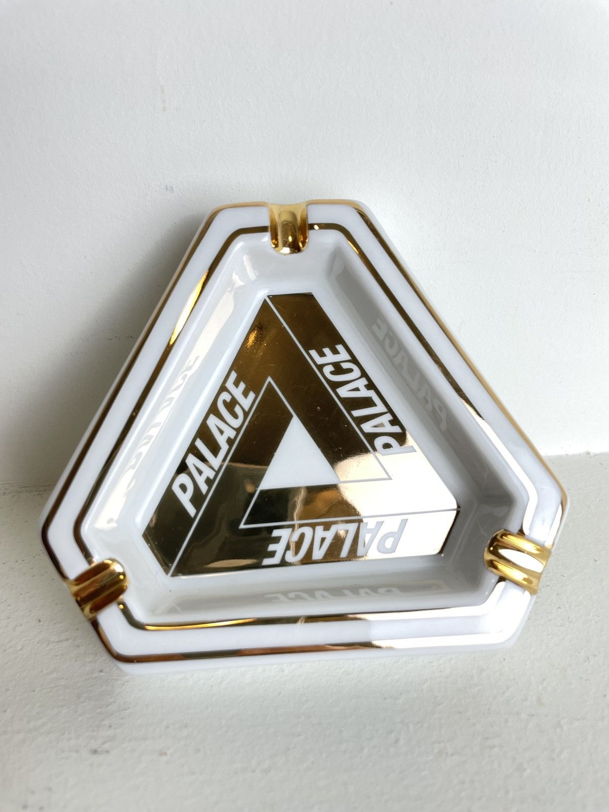 PALACE SKATEBOARDS TRI FERG ASH TRAY-