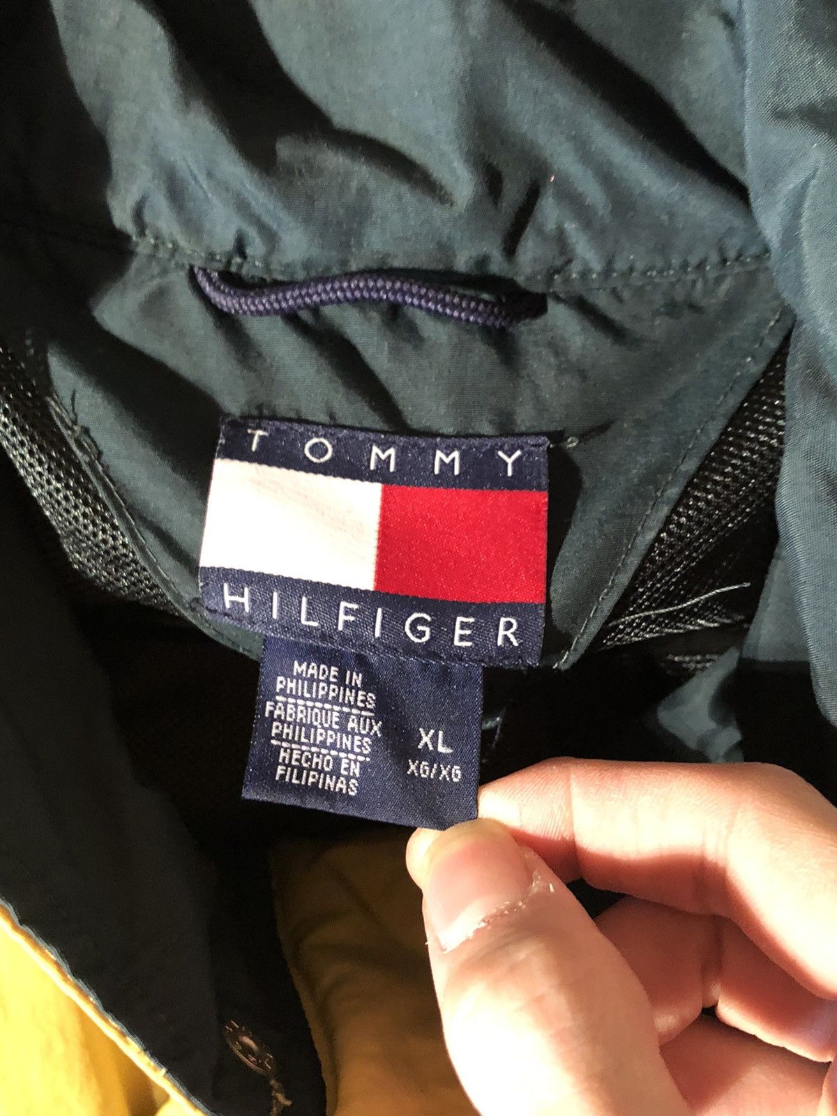 Tommy Hilfiger Tommy Hilfiger Vintage Windbreaker Size US XL / EU 56 / 4 - 4 Preview