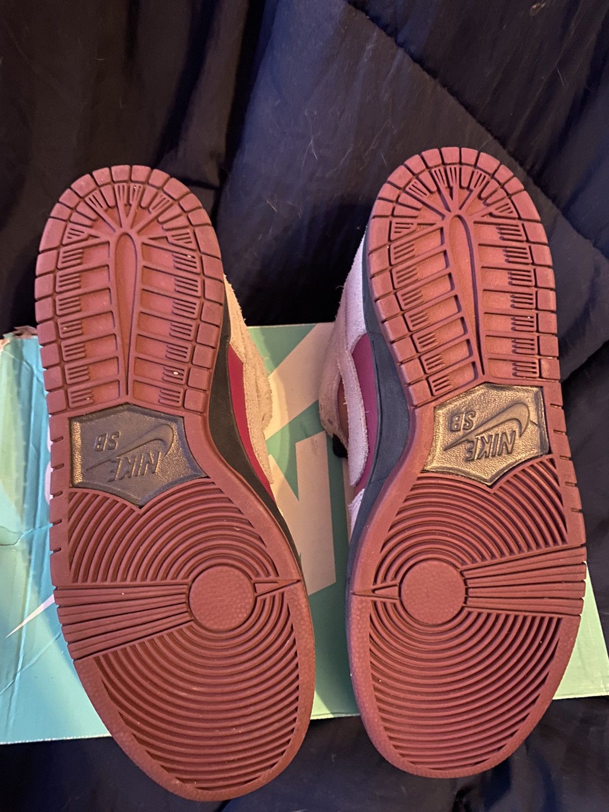Nike Dunk Low SB True Berry 2019 Size US 9.5 / EU 42-43 - 7 Thumbnail