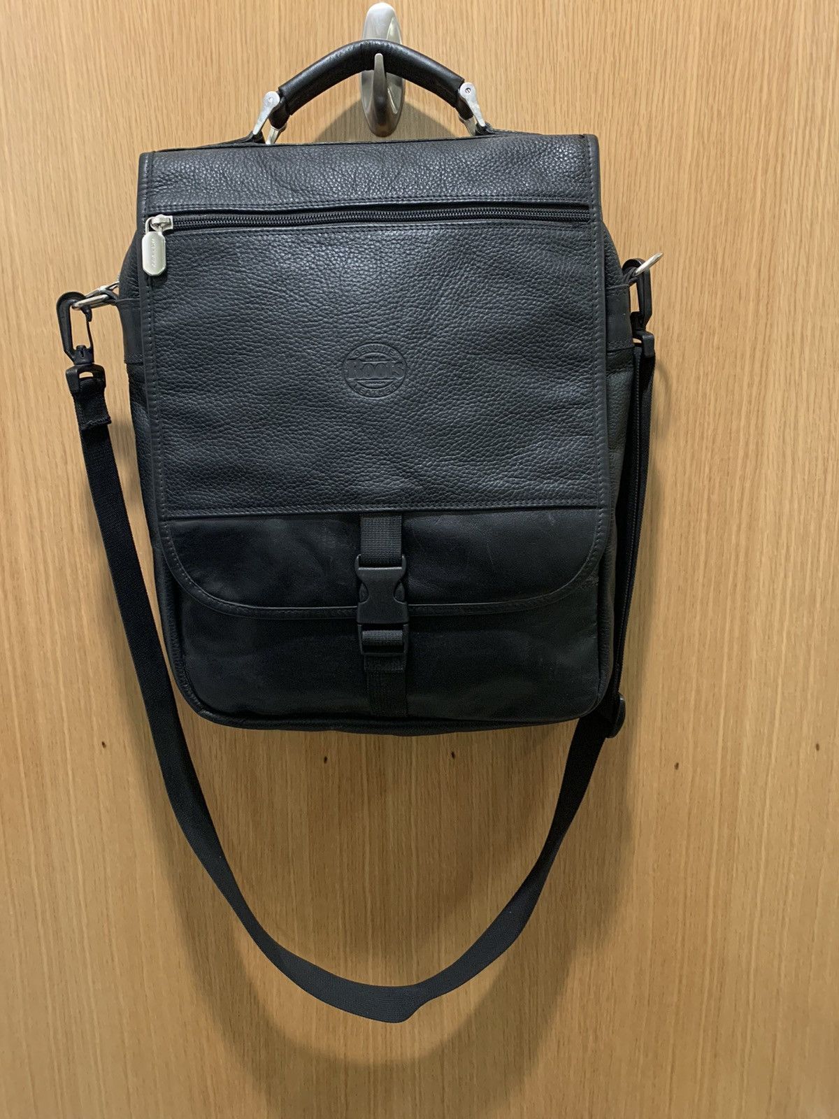 Roots leather messenger bag sale