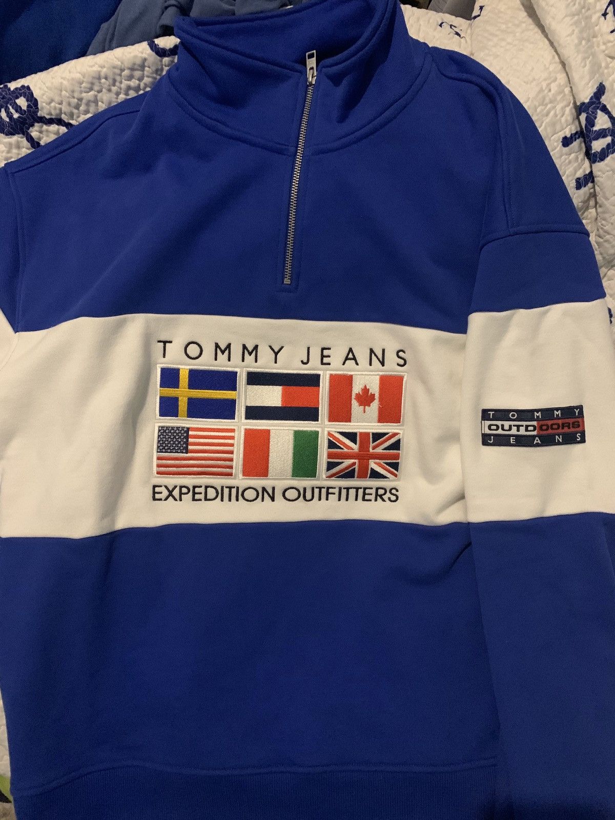 Tommy jeans outdoors sweatshirt sales