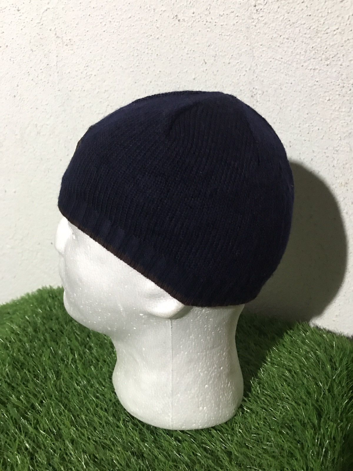 【日本入手困難】CELINE BEANIE IN WOOL TRIOMPHE BEANIE IN SEAMLESS CASHMERE - BLACK | CELINE