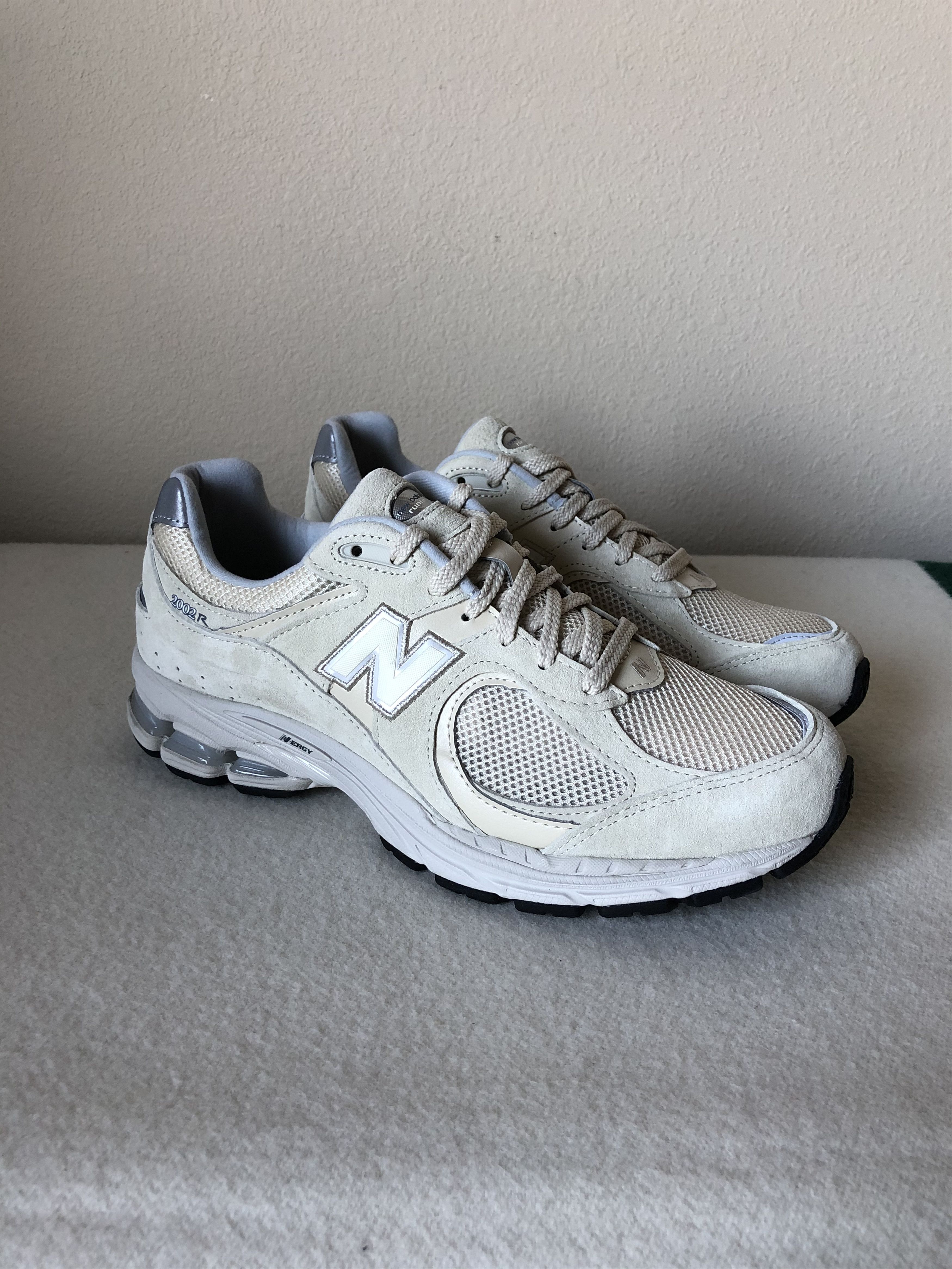 new balance e 2002r