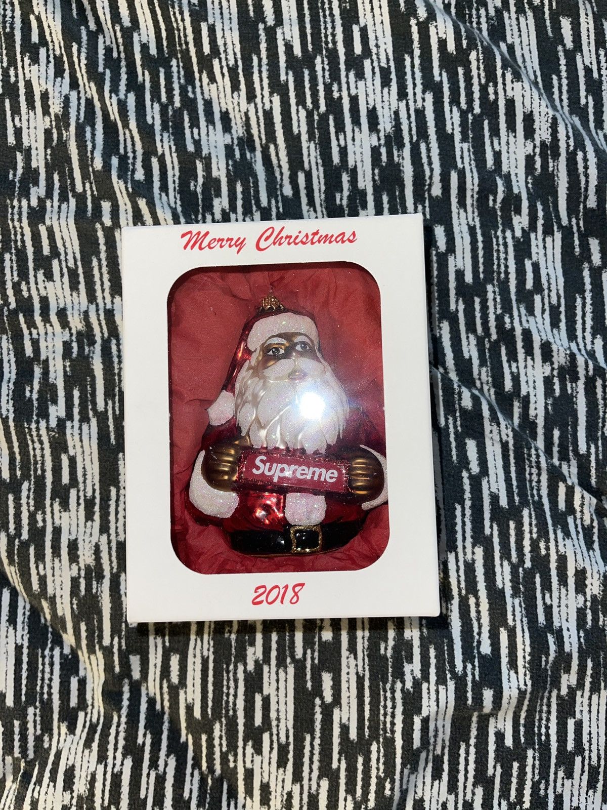 Supreme shops Santa 2018 merry Christmas ornament