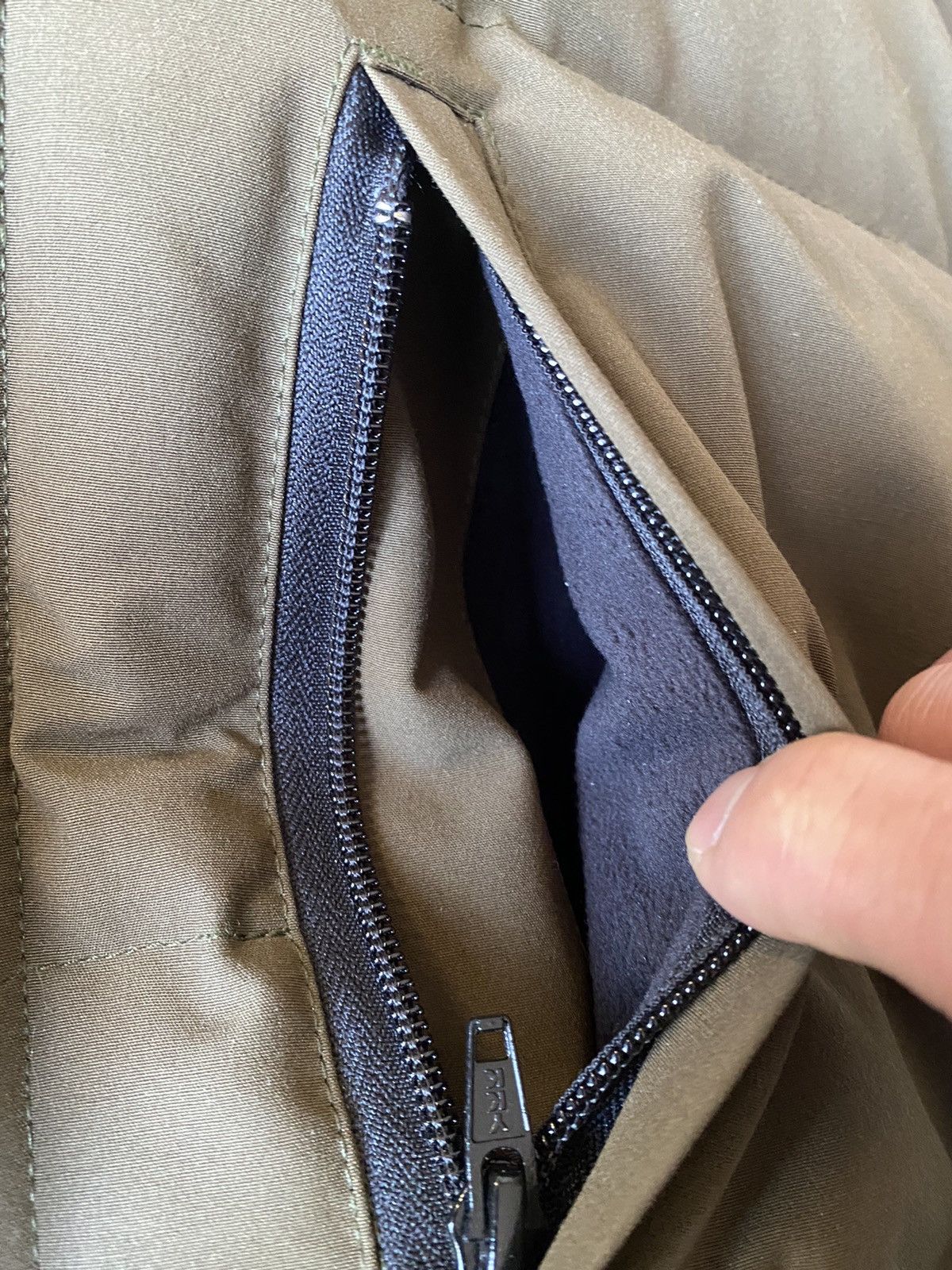 Canada Goose Canada Goose Carson Parka Size US L / EU 52-54 / 3 - 7 Thumbnail
