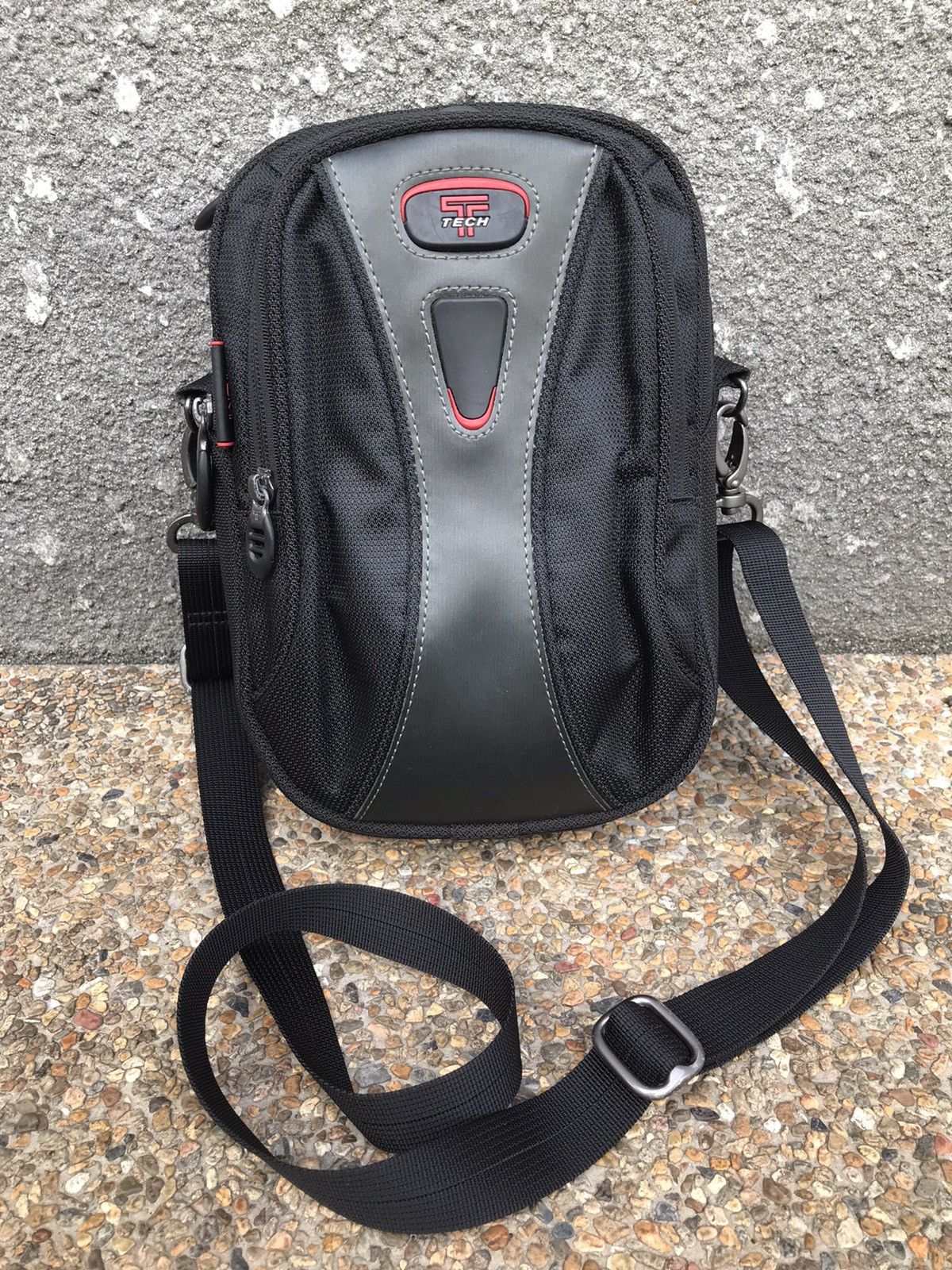 Tumi Tumi Tech Sling Bag | Grailed