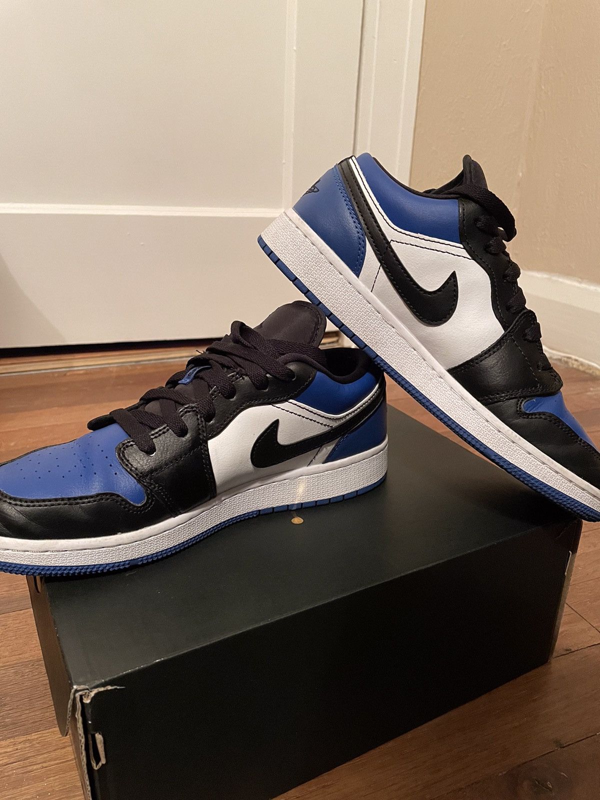 Jordan Brand Air Jordan 1 Low Royal Toe Size US 6.5 / EU 39-40 - 4 Thumbnail