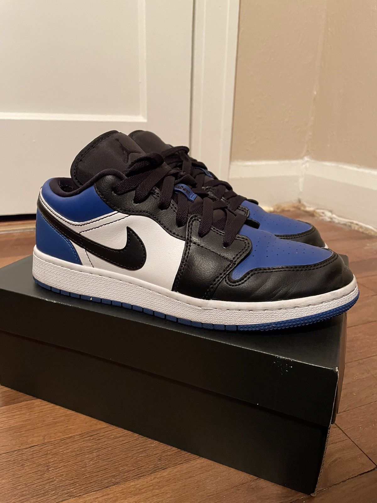 Jordan Brand Air Jordan 1 Low Royal Toe Size US 6.5 / EU 39-40 - 1 Thumbnail