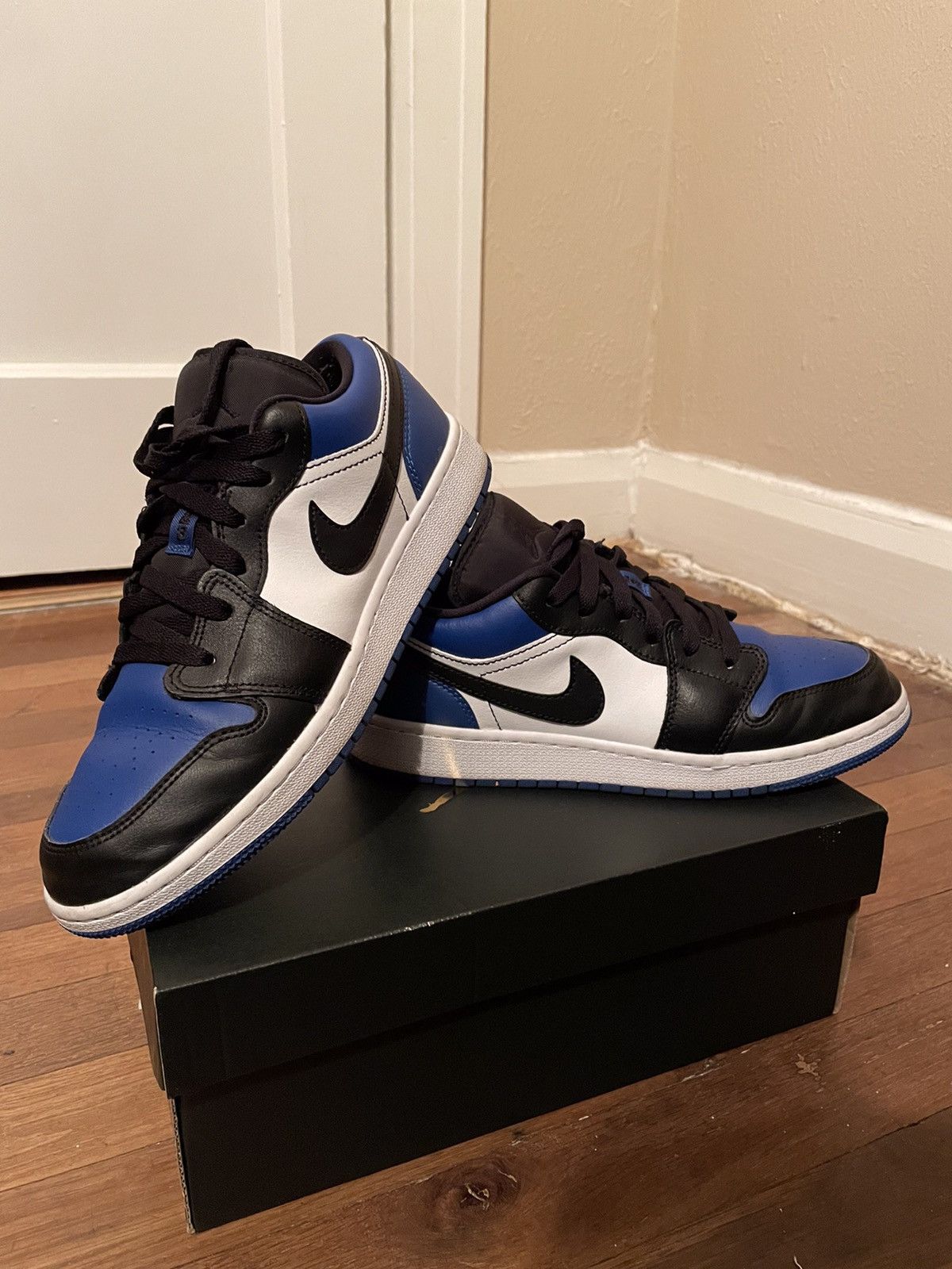 Jordan Brand Air Jordan 1 Low Royal Toe Size US 6.5 / EU 39-40 - 3 Thumbnail